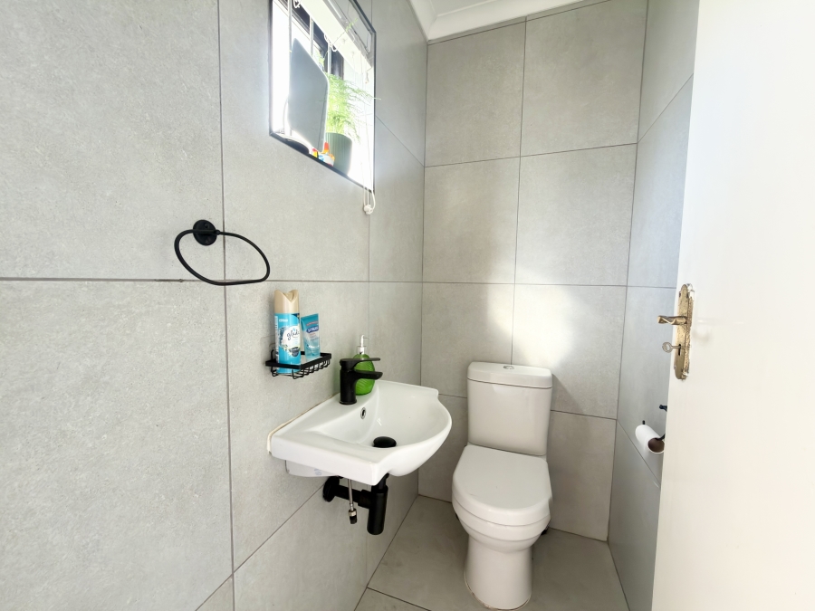 2 Bedroom Property for Sale in Flamingo Vlei Western Cape